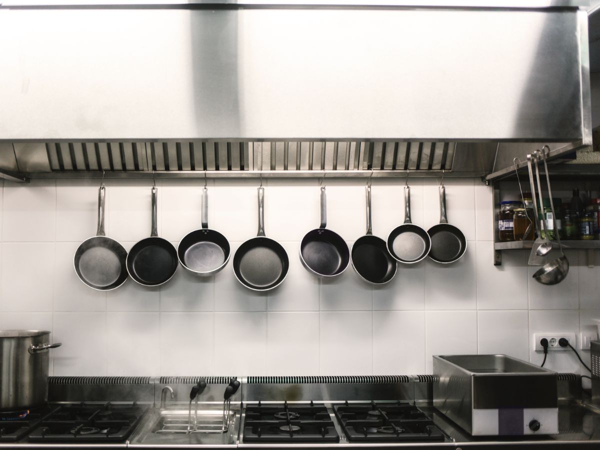 ghostkitchens-hanging-pans-stove